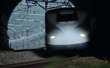 Japan's Unwavering Train Punctuality: When a Nap Sparks a 3-Minute Delay Apology